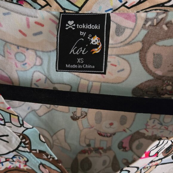 tokidoki by Koi Donutella and Unicorno Scrub Top XS - Picture 2 of 3